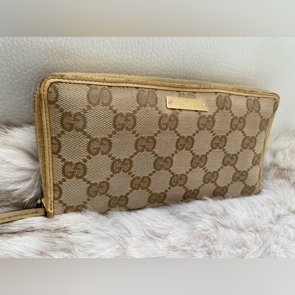 Authentic Gucci GG Monogram Zip Around Wallet - Picture 4 of 15